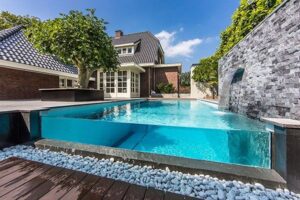 The Latest Trends in Luxury Villa Pool Design