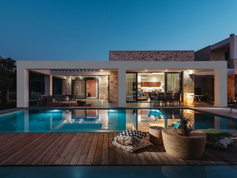 Luxury Villas With Private Pools A Guide To The Best Locations Lux 